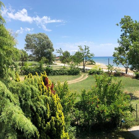 Sofia'S Pearl Beachfront Maisonette Nea Kallikrateia Экстерьер фото